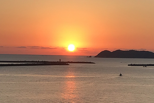 宿から見える夕陽